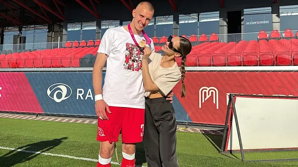 Обраниця воротаря Кривбасу із казковою зовнішністю святкує день народження – їй виповнилося 23 роки