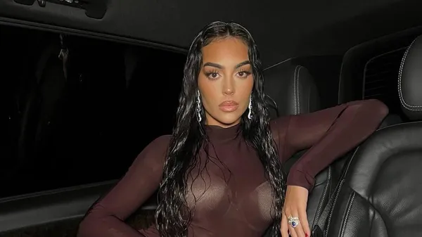 Джорджина вражає у крихітному бікіні після розчарування Роналду на Євро-2024: "Яке задоволення"