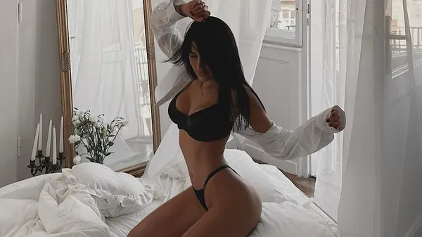 "Як це все не сфоткати?": Третьякова похизувалася своїми володіннями – вражаюча кількість бікіні