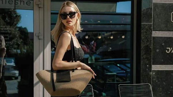 "Я влюбилась": жена Бабенко продефилировала под открытым небом в одном кружеве – при чем тут чувства