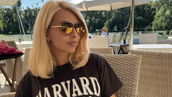 "З тобою кожну мить і на все життя": яскрава друга половинка Петряка – її букету можна позаздрити