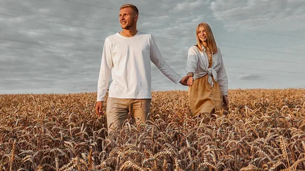 "Сперва веселил всех, а потом встретил ее, добился": Верес получил нового фаната – папа был на поле