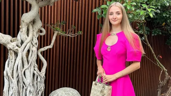 Неперевершена кохана Миколенка у розкішній сукні – вишукана краса