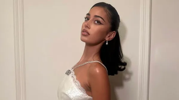 Горячая девушка Деле Алли похвасталась пикантным фото в купальнике – где-то посреди океана