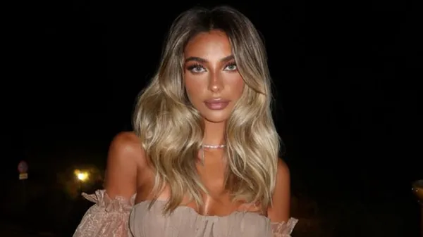 Жаркое лето Фраттези: модель покоряет фанов в купальнике