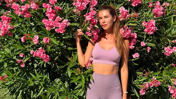 Изящная фигура Ребровой в солнечном бикини – искушение для тренера главной команды Украины