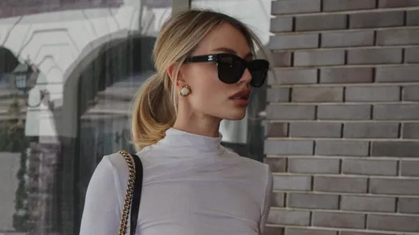 Любка українського футболіста під прицілом сонячних променів – Бабенкові пощастило