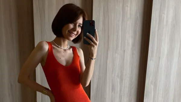 Справжня краса без прикрас: дружина зірки Карпат випромінює легку сексуальність – чоловік любується