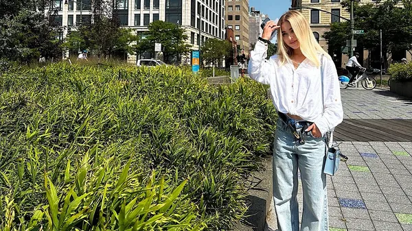 Збірна солянка: зіркове життя екс-пасії Костишина в Нью-Йорку – стильна каратистка