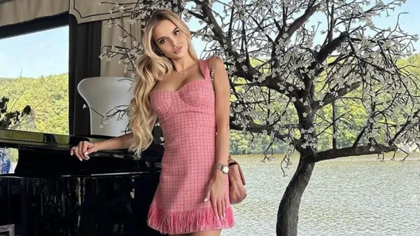 "Лікарю, ви чарівник": розкішна любка Гусєва задоволена своїм пишним бюстом – чоловікові до вподоби