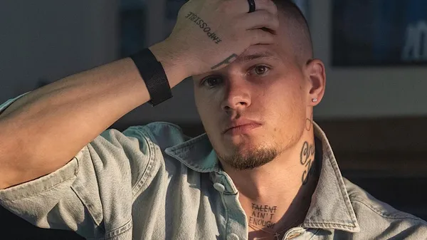 Счастливый Мудрик в объятиях с пушистиком – любимец украинца имеет день рождения