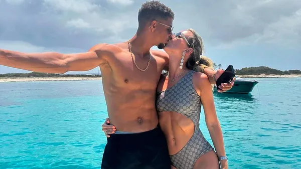 Зірка Динамо ніжно вітає свою таємничу кохану – знайшов успішну красуню в Данії