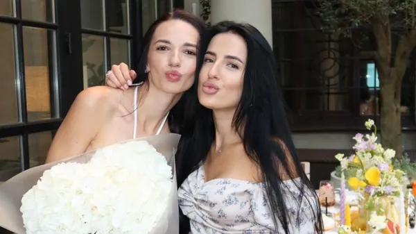 Пристрасний поцілунок Чоботенків розбурхав мережу – не соромляться проявляти почуття в ліфті