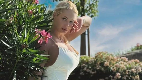 Невероятная Зубкова продемонстрировала эффектную растяжку и сочные формы – снова разрывает интернет