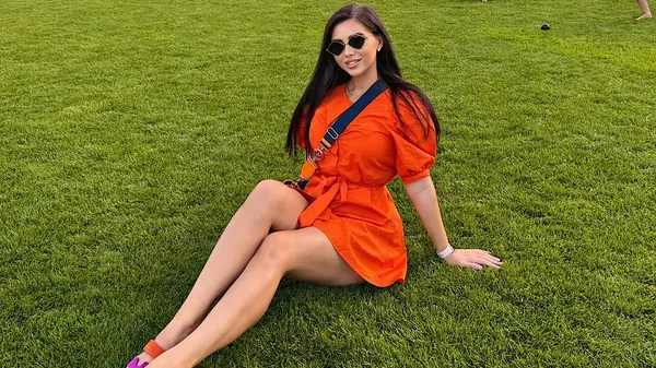 Вражаючі форми дружини Кочергіна в усій красі – змінює бікіні одне за одним