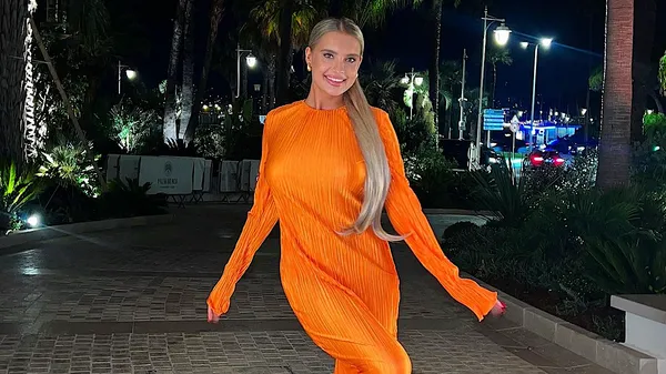 Щаслива Каленчук з ефектним макіяжем – Шахтар має дуже вродливу ведучу