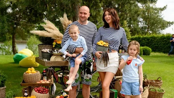 Ракицька прониклася дев'яностими: перетворення жінки завдяки купі яскравого одягу