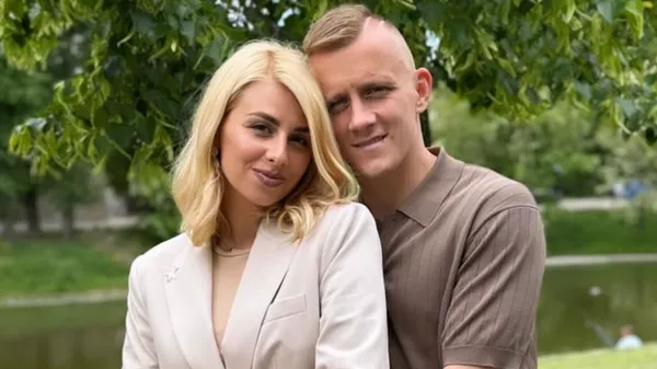 Любка Петряка засвітилась у розкішній сукні – з такою супутницею він справжній щасливчик