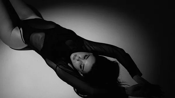 Обраниця Микитишина плідно працює в залі – футболіст привчив красуню до спорту