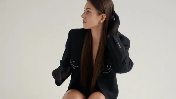 Сексуальная, опасная: экс-вратарь Шахтера стала моделью – пиджак на голое тело и высокие шпильки