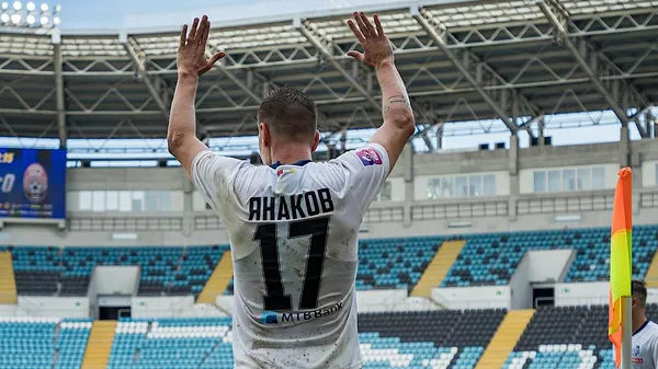 "Бежали в атаку и попадали в плен": Янаков о вокальных способностях, Энфилде и собственных фейлах