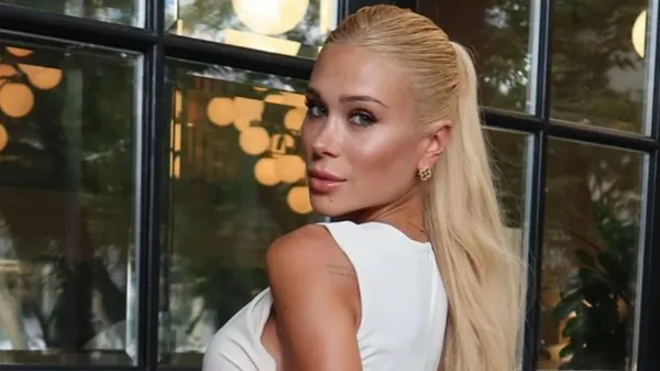 Фантастична кохана Коноплі показала свою розтяжку, стоячи на голові – коханий втратив дар мовлення