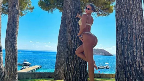 Дружина Судакова розповіла, як футболіст реагує на відверті фото в мережі – неочікувані зізнання