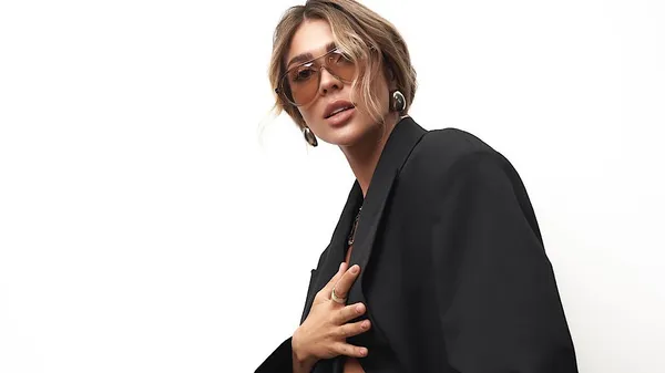 Сексуальная кошечка Яремчука: жена форварда выгибается в самых разнообразных позах – вау