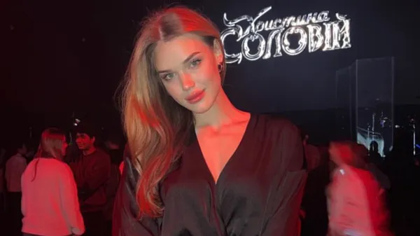 Мокра любка гравця Карпат похизувалась своєю фігурою і показала, як тримає тіло у формі