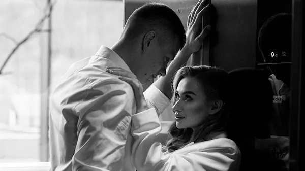 Игривая пара из УПЛ: защитник Сыч с блондинкой дарят настроение на день – их глаза сияют