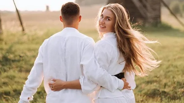 Вражаюча жона Судакова показала ідеальну постать на тлі українських пейзажів – екзотичні фото