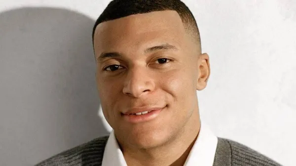 Мбаппе допоміг Реалу виграти Суперкубок – передав найближчій людині історичну футболку з дебюту