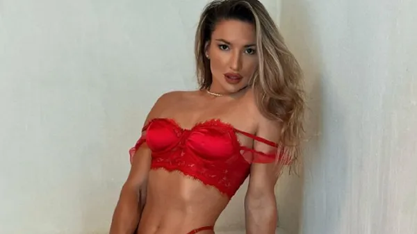 Запальна українка з UFC провокує у прозорій сукні, з-під якої видно все – "скромна" бейба