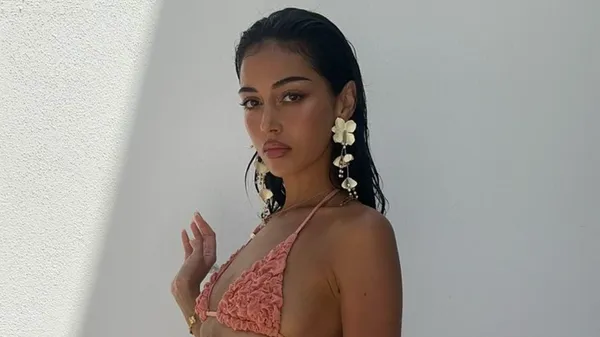 Обраниця Деле Аллі в коротенькій сукні ледь прикрила принади – на межі пристойності