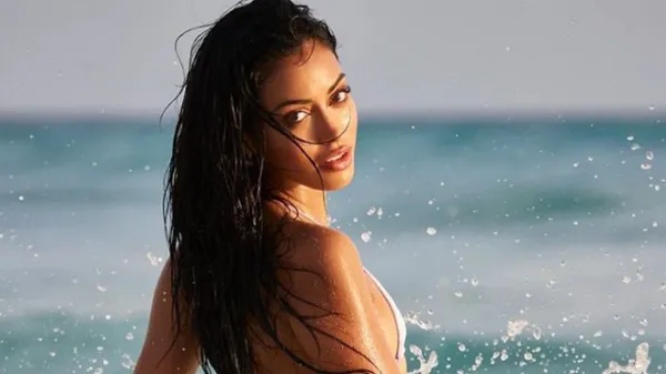 Палка дівчина партнера Миколенка похвалилася фігурою у сліпучій сукні – бездоганна з ніг до голови