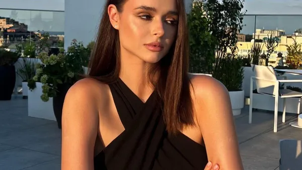 Модель, яка зустрічалася з гравцем Шахтаря, приголомшує нереальною фігурою – спекотні кадри в Дубаї