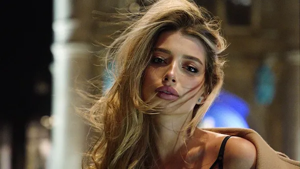 Дівчина Ярмолюка показала свої соковиті принади – вона прибрала спільні світлини з гравцем