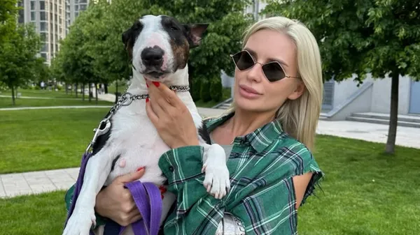 Зваблива Кандиба в латексі викликала захоплення бойфренда – вона суцільна спокуса для всіх