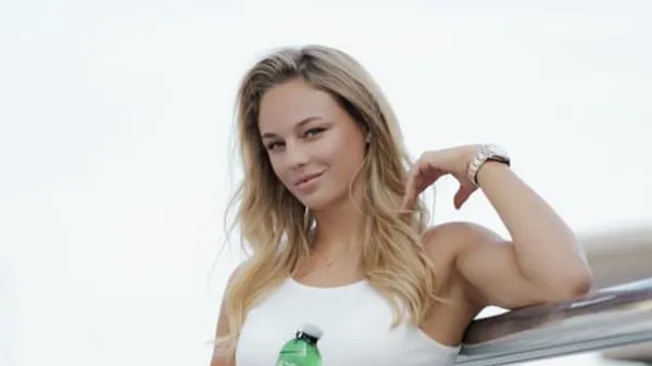 Ох, які ноги: Білодід ефектно попозувала в дзеркалі – шанувальники не можуть відвести очей