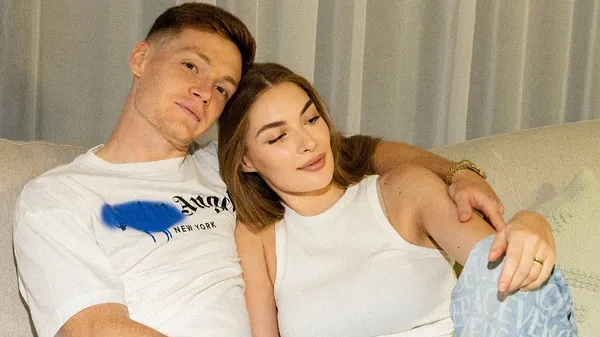 Тепла сімейна гра: Циганков з сином і песиком в наздогонялках – дружина насолоджується видовищем