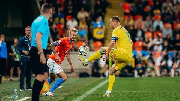 Игрокам сборной Украины досталось от фанатов после матча – бросали мусор и ругали: "Что за х***я?"