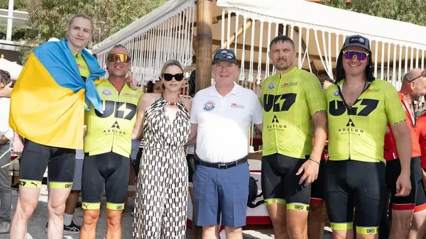 До Усика, як на свято: княгиня Шарлін вигуляла два елегантні образи на Calvi-Monaco 2024