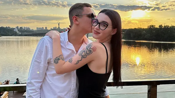 Приклад для наслідування: щире кохання Микитишина з фігуристою брюнеткою