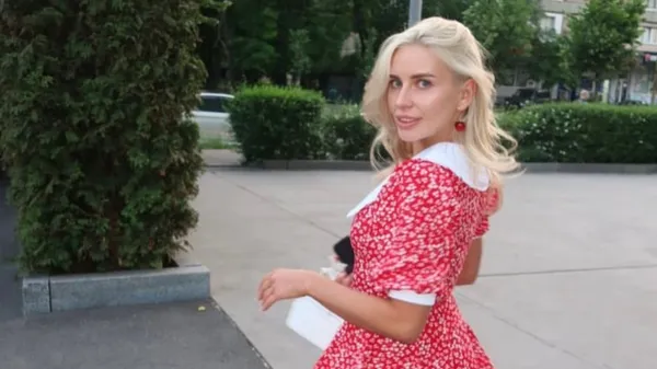 Сексуальна Кандиба шокувала мережу неохопним бюстом у крихітній сукні – дуже спекотні фото