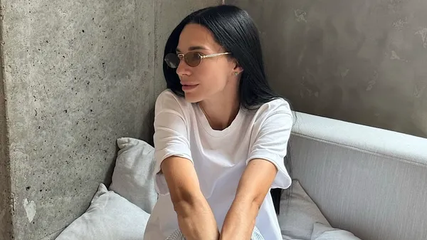 "Стильная, капец": жена Чоботенко все лучше разбирается в модных тенденциях – ее уже осенний лук