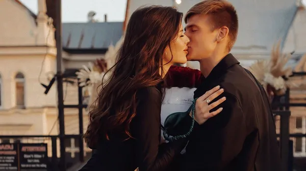 Лідер збірної України одружується – вразив до сліз неймовірну наречену пропозицією на даху