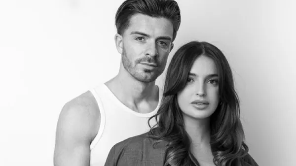 Вагітна кохана зірки Ман Сіті захопила чуттєвою фотосесією з чоловіком – романтичні кадри