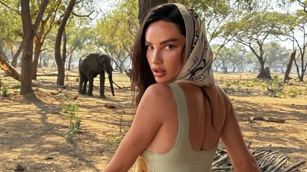 Зухвала колишня дівчина Деле Аллі без бюсту посеред дикої природи звабливо засвітилася – гаряче