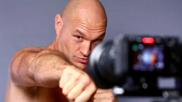 Ф'юрі оригінально готується до реваншу з Усиком: випиває по 4 – 5 літрів пива на день