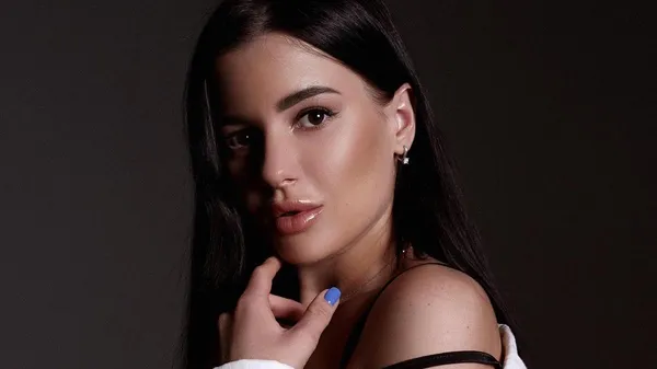 "Мы тоже не пальцем деланы": жена экс-лидера Зари хитрит в авто – мамочка сама все показала